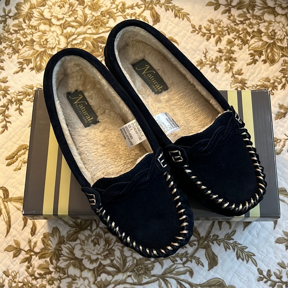Natural reflections moccasins. Navy blue, size 8